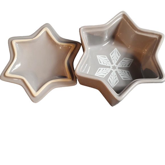 Temtations by tara porcelain dish with cover with a snow flake design - Picture 3 of 7